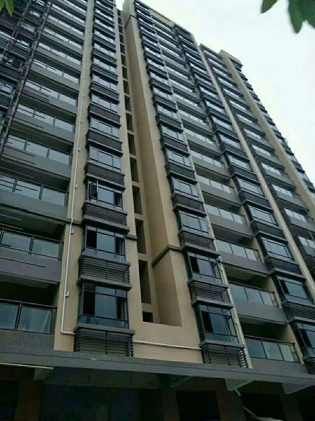 東莞厚街珊美地鐵口小產權房【新世紀中心城】出售 標桿樓盤 兩棟21層500戶 雙層停車場空中花園 帶精裝修6800元/㎡起 (圖文)