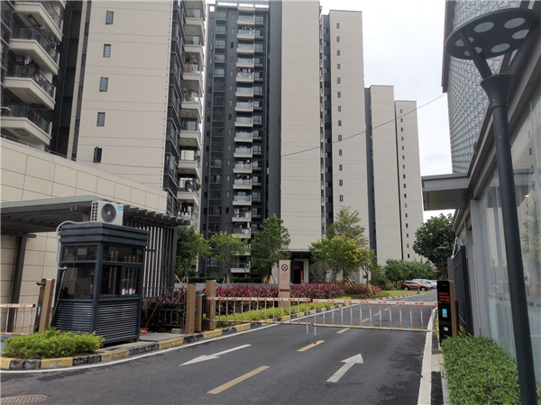 東莞東坑紅本公寓【松湖悅灣】出售 6棟花園小區房 有停車場管道燃氣 12800元/㎡買一層送一層 (圖文)