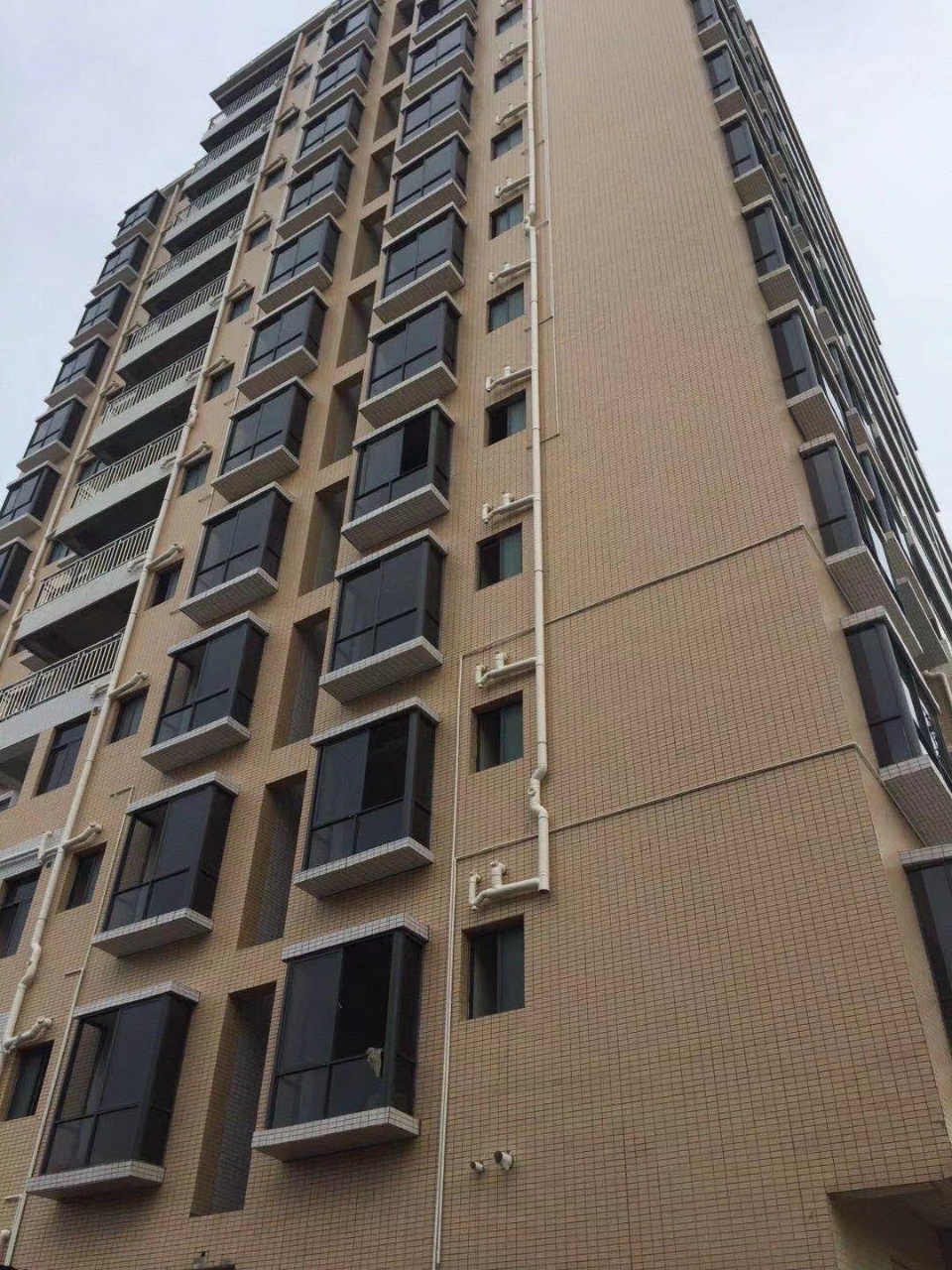 東莞塘廈龍背嶺【龍祥豪庭】電梯房 一梯四戶11層 免費停車場 精裝修三房萬起(圖文)